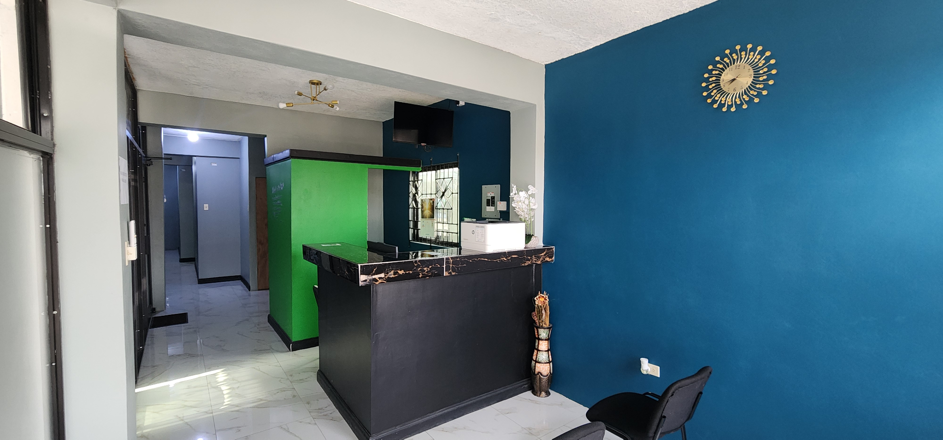 Anagen Healthcare reception area and front desk